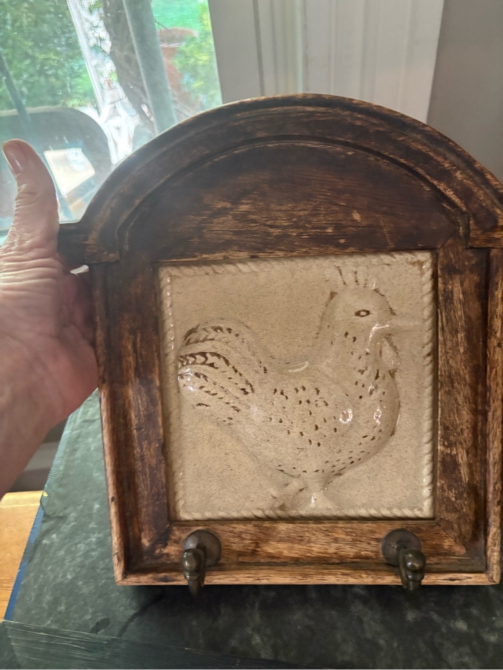 Rustic Wooden Hook Plaque with Embossed Rooster Tile - Brown & Cream